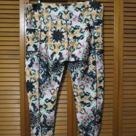 Bally capri leggings pull on stretchy, side pockets black & colorful size 2x - Picture 7 of 9